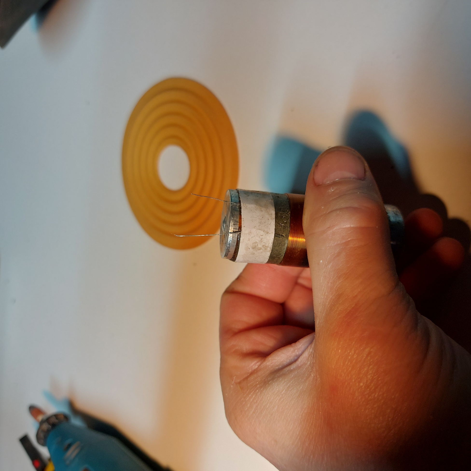 Hangszóró tekercs és pókháló